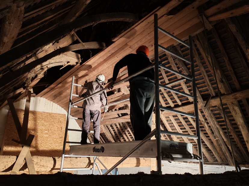 Le vieux lambris a été enlevé